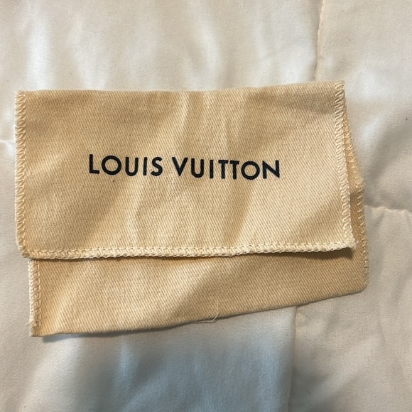 Louis Vuitton Keyring Holder - Picture 2 of 10